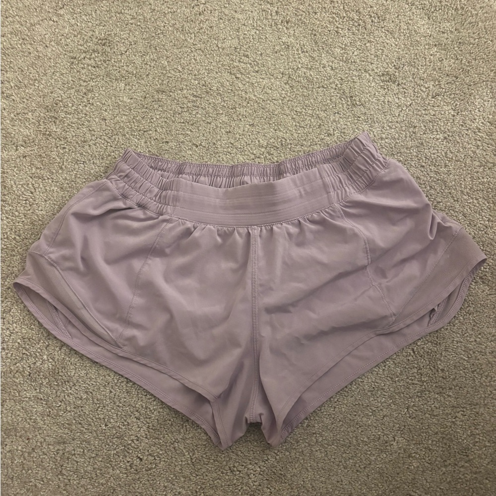 Lululemon size 4 2.5’ hotty hot shorts